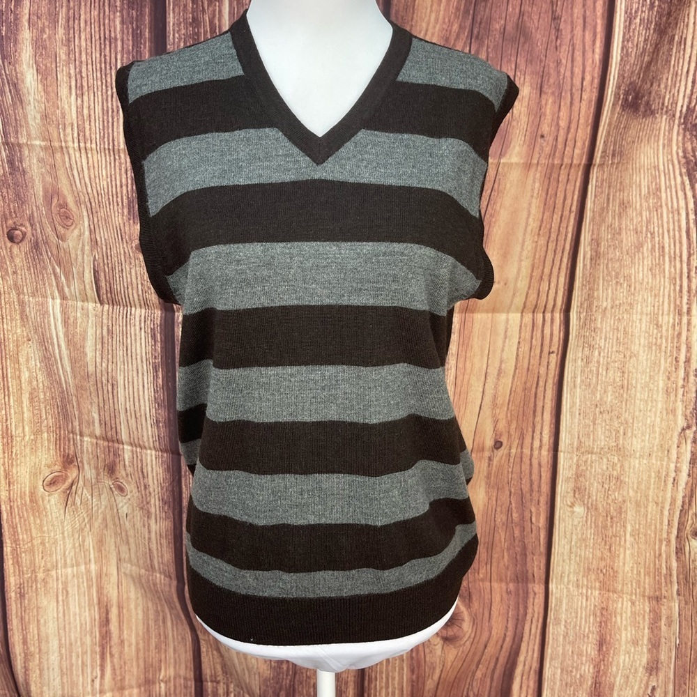 J. Crew Italian Merino V-neck sleeveless pullover sweater Men’s size S - Picture 4 of 13